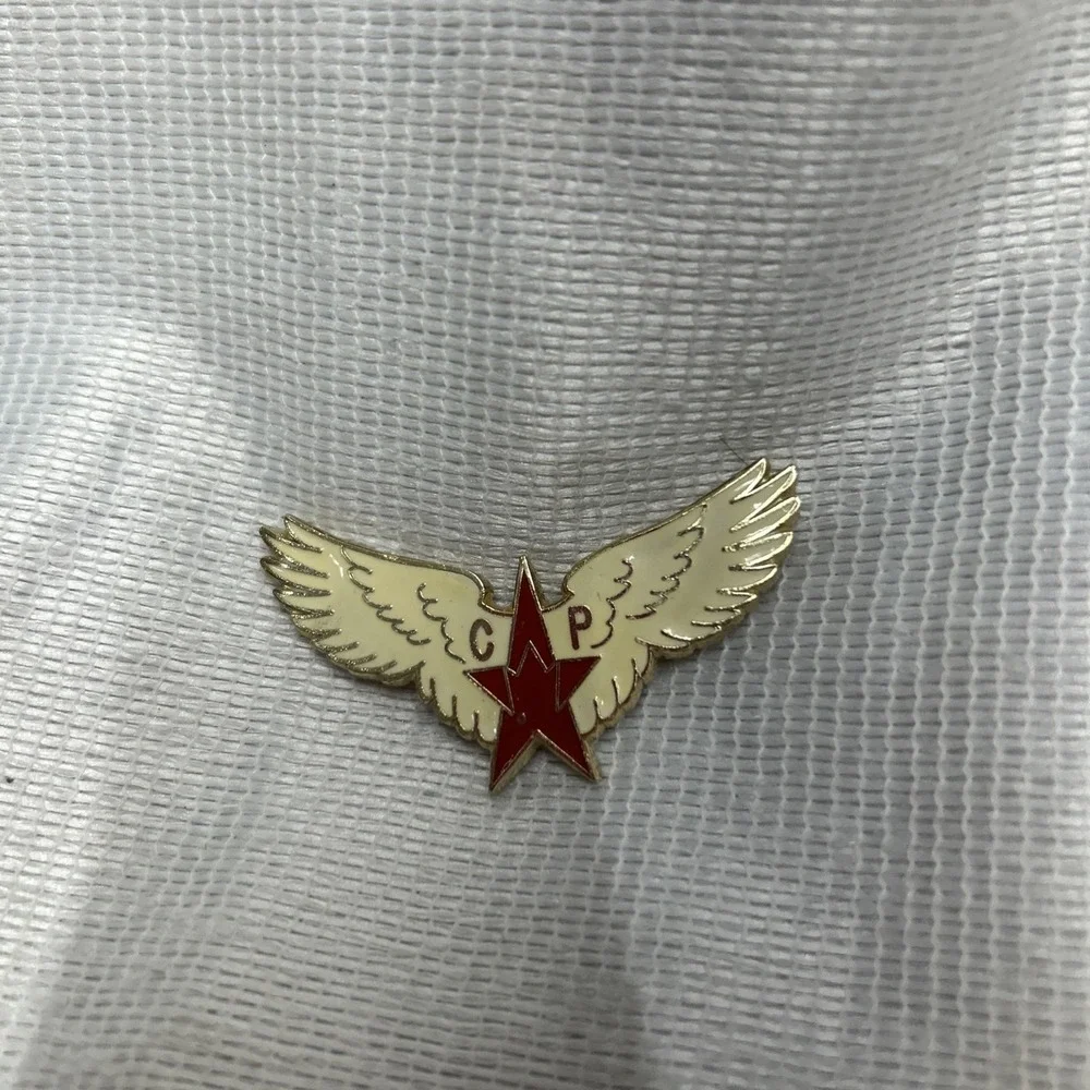 Vintage Red Star Wings Brooch Pin Gold Tone Sweetheart Symbol Jewelry